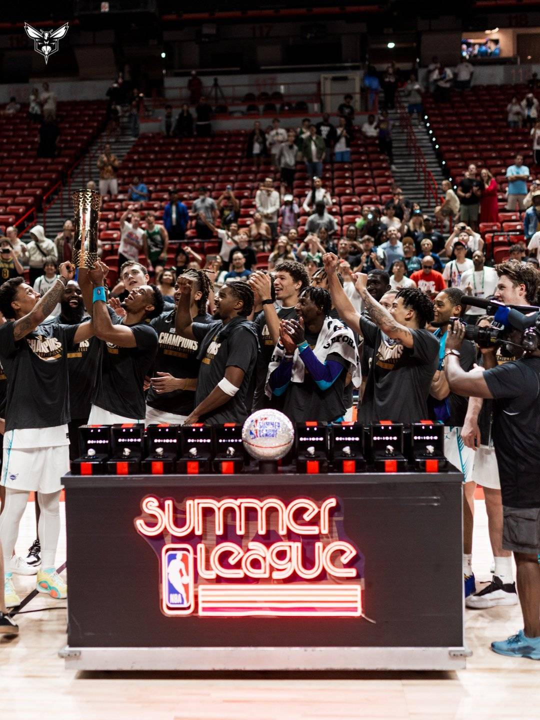 黄蜂夺得夏联冠军 4号秀轰21分荣膺决赛MVP